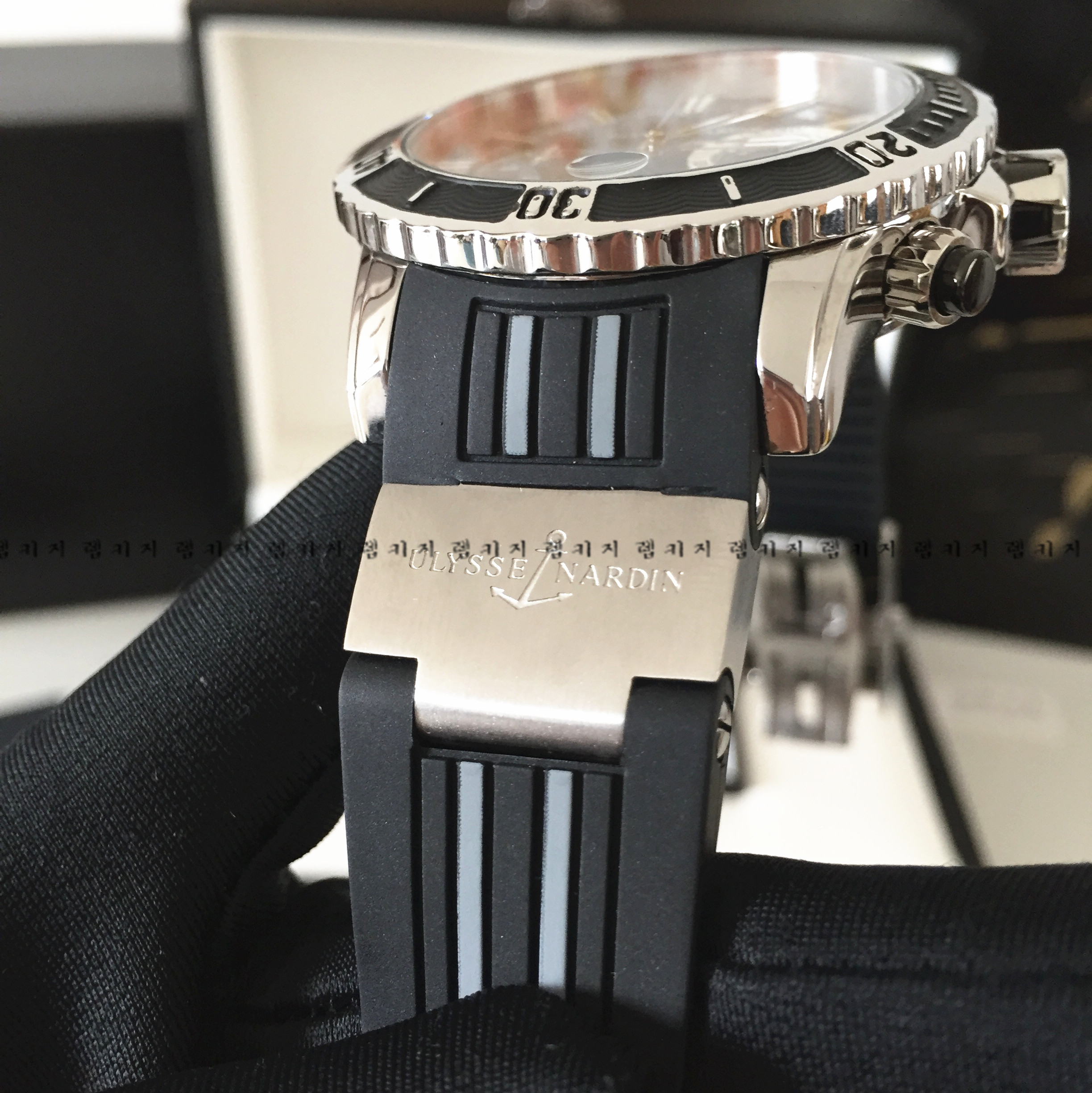 율리스나르딘 마린다이버 은장 우레탄 남성시계